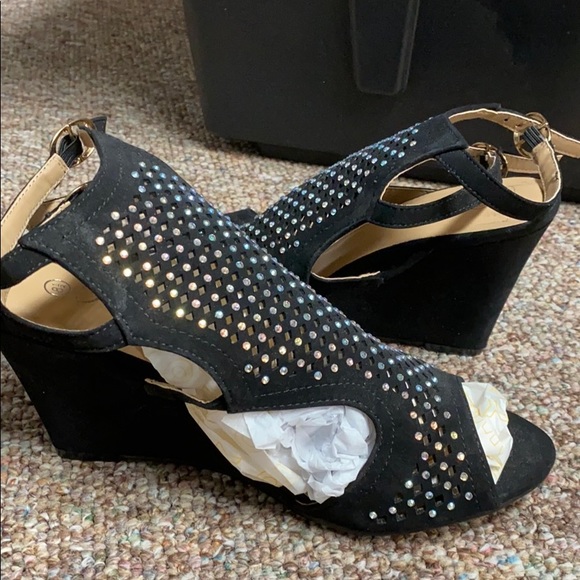 Forever 21 Blk suede open toe heel 8.5 4” heels - Picture 4 of 9